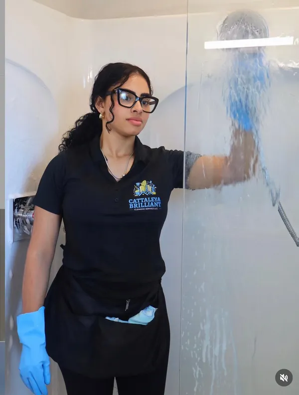 Cattaleya Brilliant cleaning team in Naples