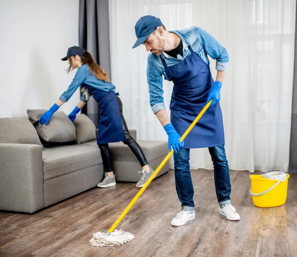Diamond Shine Cleaning Company cleaning team in Sarasota]