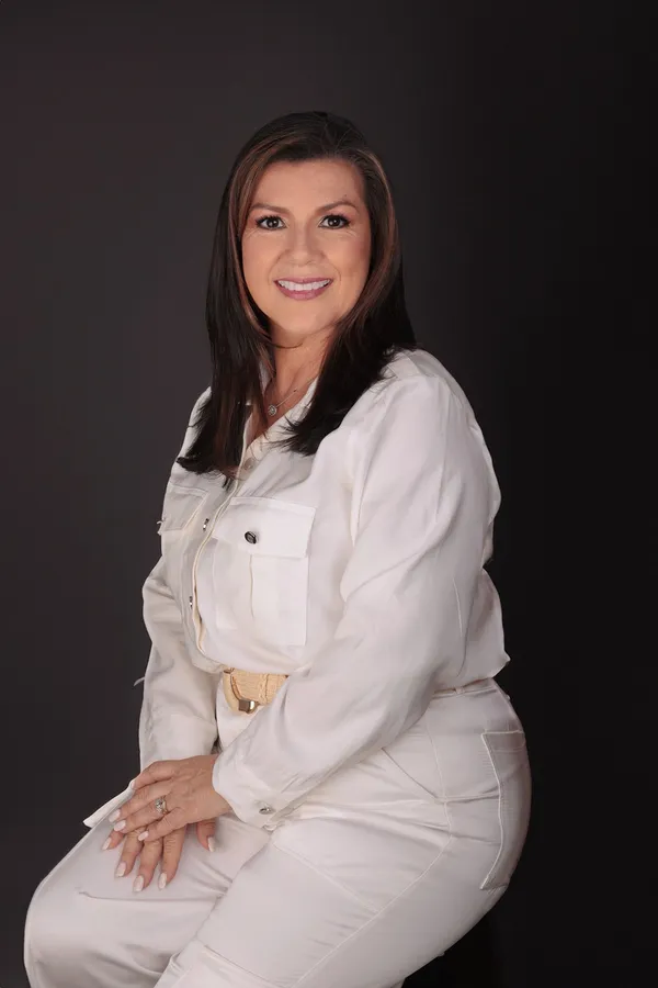 LINDA SOTO CLEANING cleaning team in Bordentown]