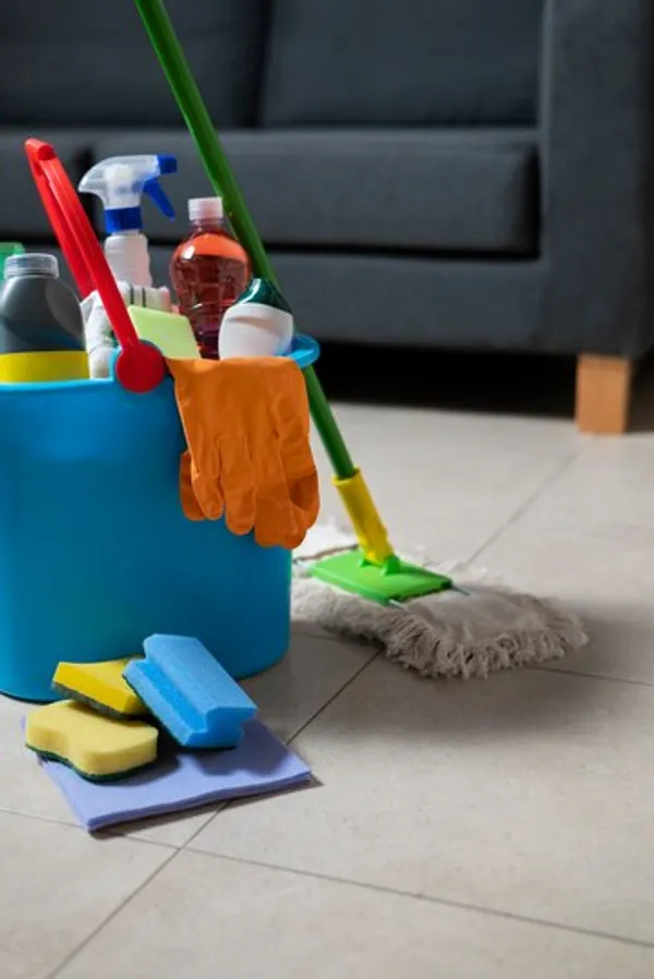 Sparkle & Shine Cleaning LA cleaning team in Los Angeles]